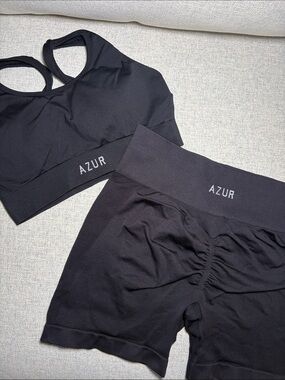Azur Women's Black Seamless Sports Bra & Shorts Set